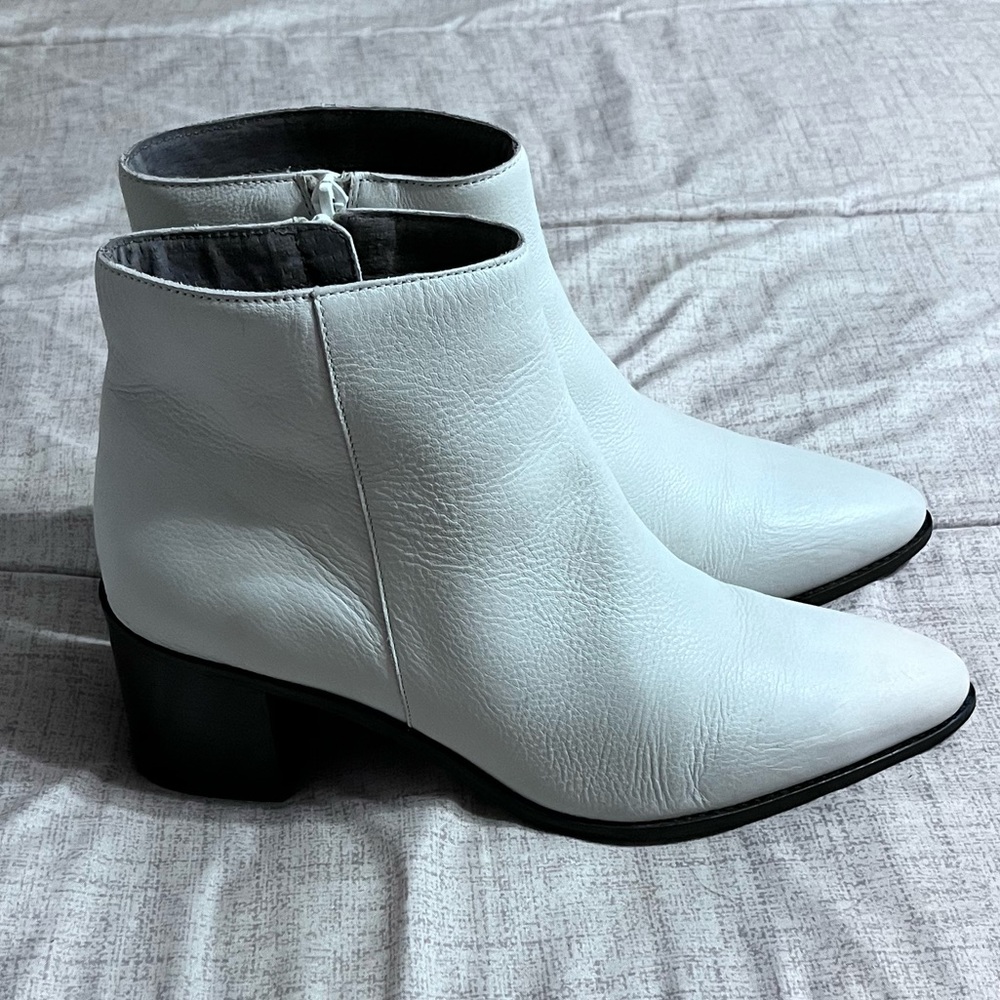 Seychelles White Leather Ankle Boot size 10